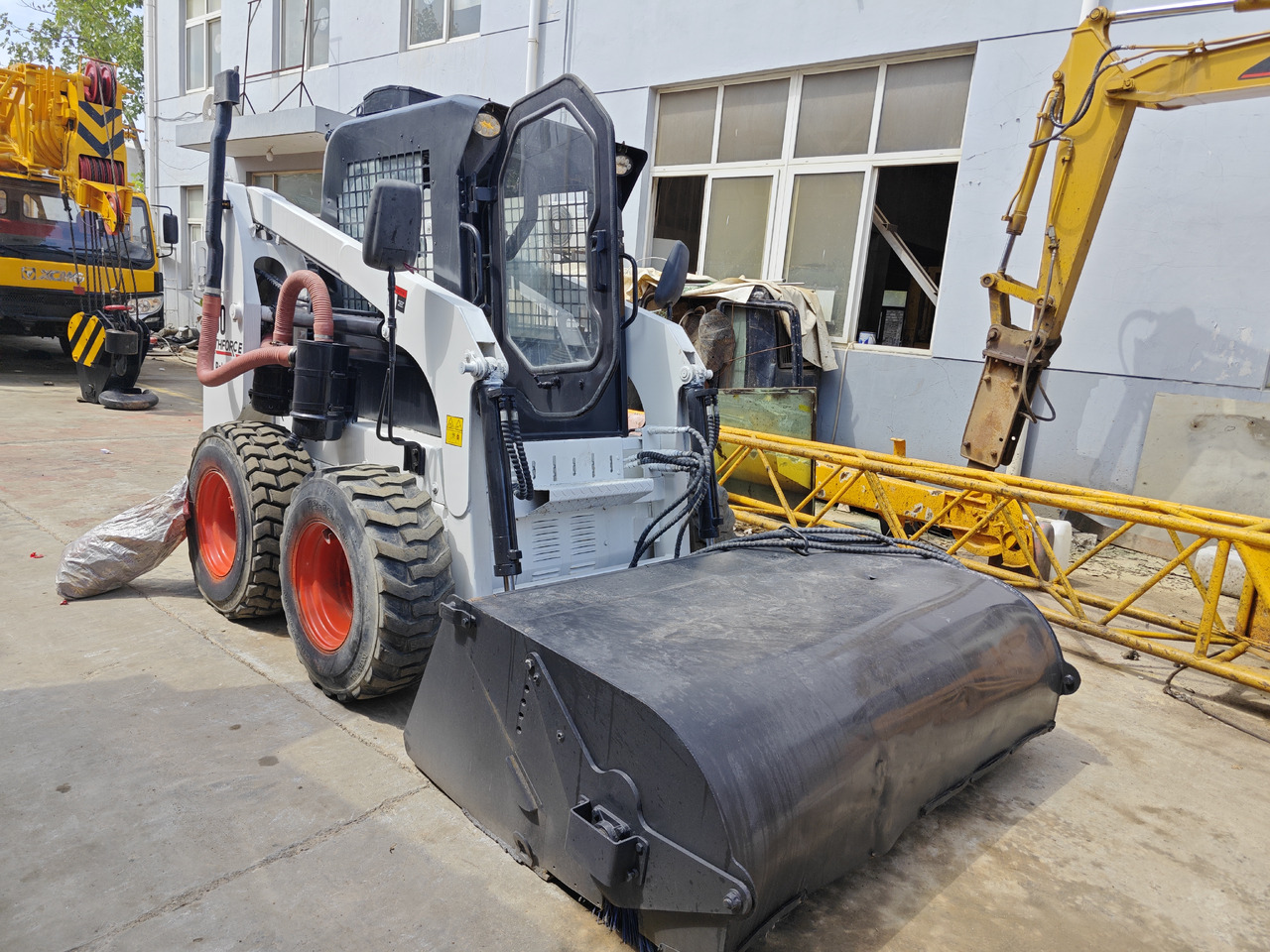 Bobcat S300 - Mini krautuvas: foto 3 Bobcat S300 - Mini krautuvas: foto 3