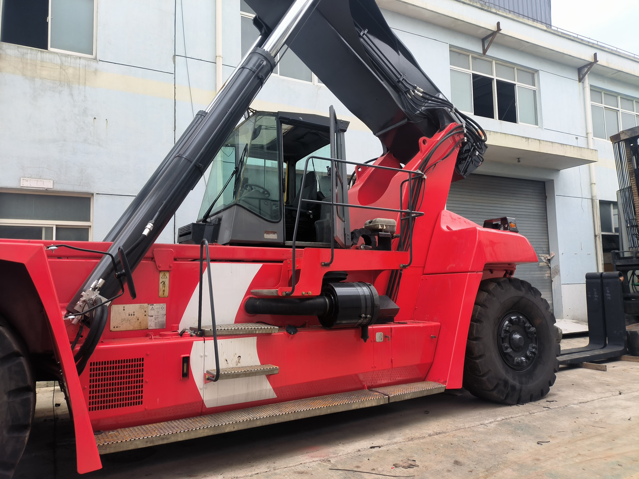 Kalmar DRF450 Used Reach stacker/Container forklift - Stelažų krautuvas: foto 3 Kalmar DRF450 Used Reach stacker/Container forklift - Stelažų krautuvas: foto 3