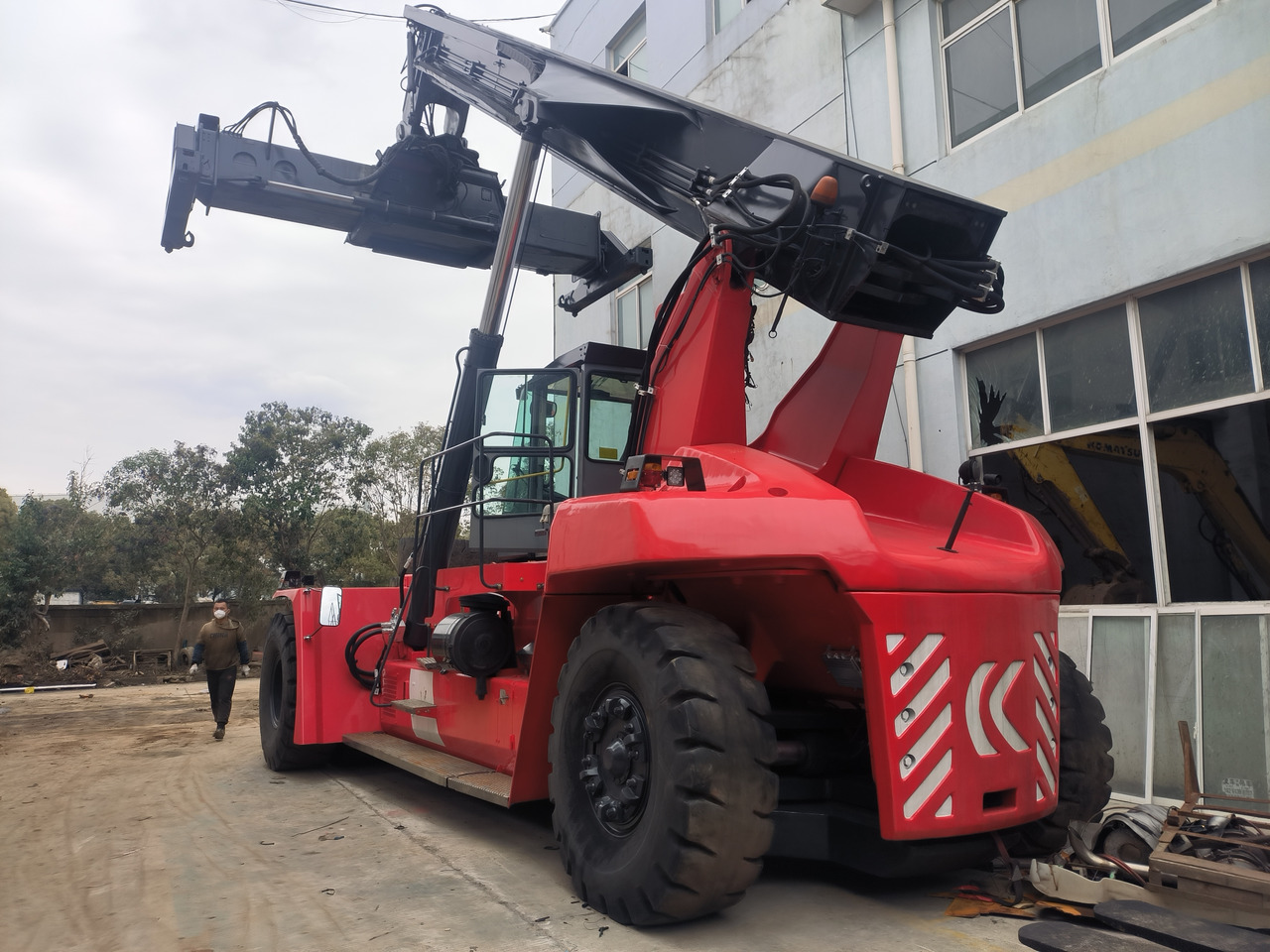 Kalmar DRF450 Used Reach stacker/Container forklift - Stelažų krautuvas: foto 1 Kalmar DRF450 Used Reach stacker/Container forklift - Stelažų krautuvas: foto 1