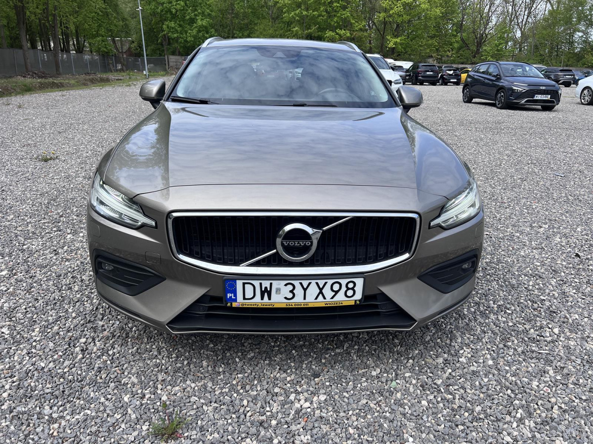 VOLVO V60 D4 2.0 MOMENTUM SUV - Visureigis: foto 2 VOLVO V60 D4 2.0 MOMENTUM SUV - Visureigis: foto 2