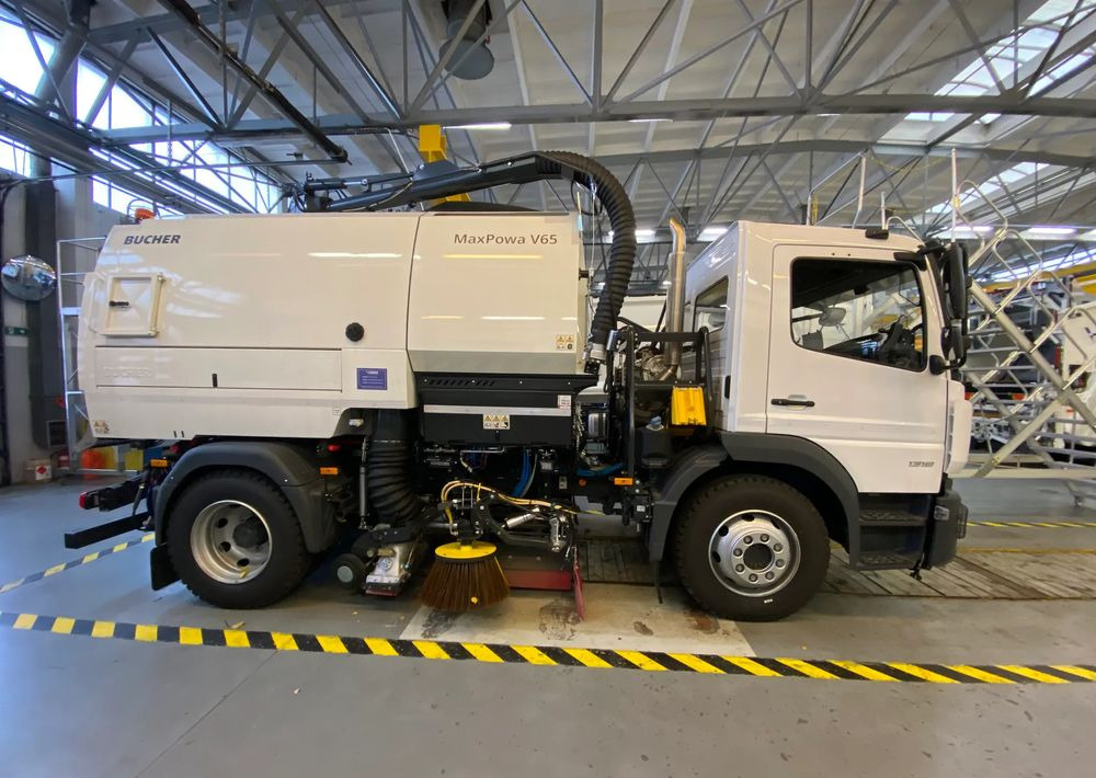 Mercedes-Benz Atego 1318 LKO Zamiatarka - Šiukšliavežis: foto 1 Mercedes-Benz Atego 1318 LKO Zamiatarka - Šiukšliavežis: foto 1