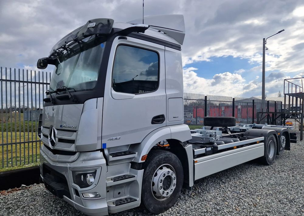 Mercedes-Benz eActros 400 6x2 BDF Elektryczny - Konteineris-vežimus/ Sukeisti kūną sunkvežimis, Elektrinis sunkvežimis: foto 2 Mercedes-Benz eActros 400 6x2 BDF Elektryczny - Konteineris-vežimus/ Sukeisti kūną sunkvežimis, Elektrinis sunkvežimis: foto 2