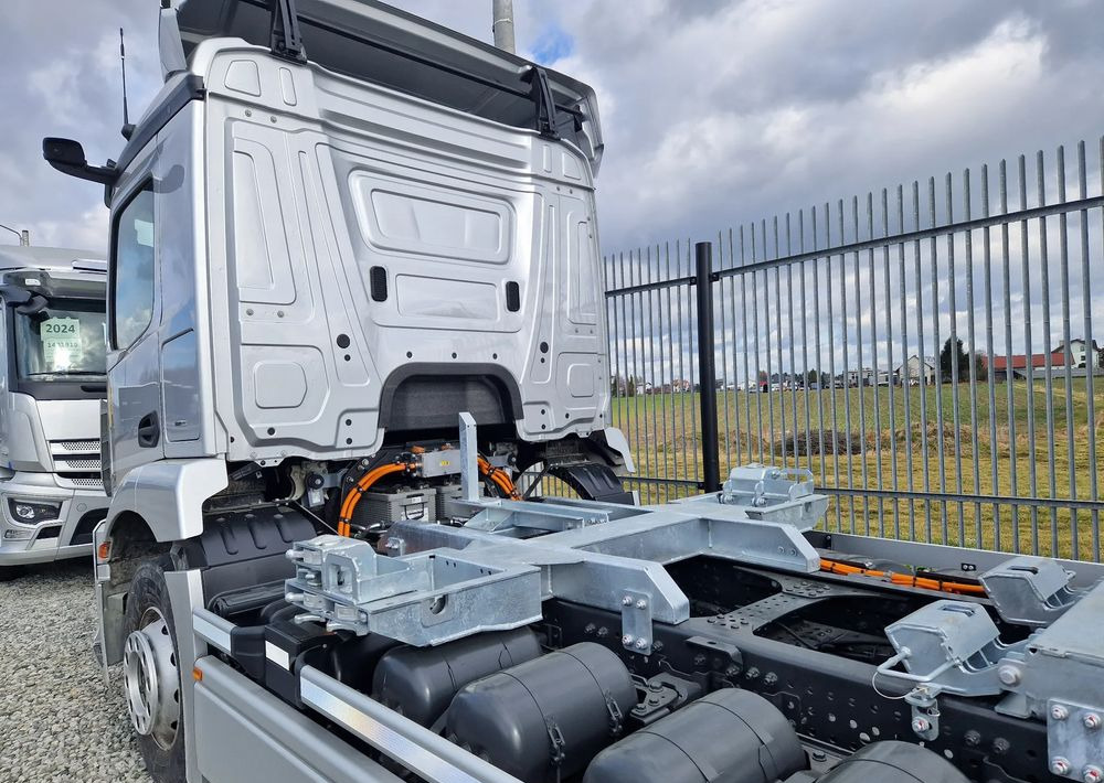 Mercedes-Benz eActros 400 6x2 BDF Elektryczny - Konteineris-vežimus/ Sukeisti kūną sunkvežimis, Elektrinis sunkvežimis: foto 4 Mercedes-Benz eActros 400 6x2 BDF Elektryczny - Konteineris-vežimus/ Sukeisti kūną sunkvežimis, Elektrinis sunkvežimis: foto 4