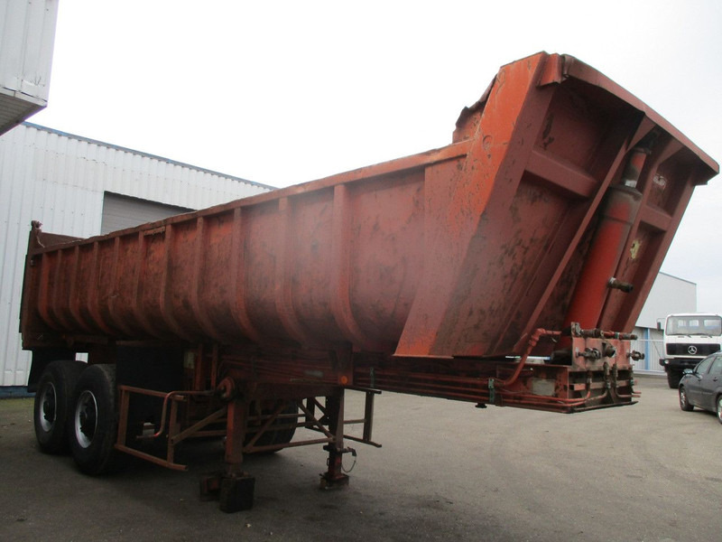 Fruehauf D33C , 2 axle , Steel tipper trailer , Drum Brakes , Spring suspension - Savivartis puspriekabė: foto 4 Fruehauf D33C , 2 axle , Steel tipper trailer , Drum Brakes , Spring suspension - Savivartis puspriekabė: foto 4