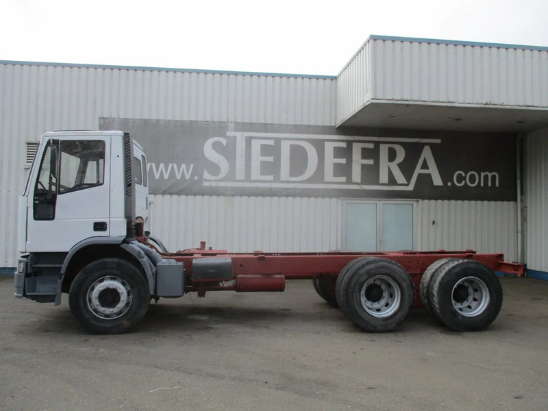 Iveco Eurotrakker 260 E 34 , Manual , 6x4 , Euro 2 - Važiuoklės sunkvežimis: foto 2 Iveco Eurotrakker 260 E 34 , Manual , 6x4 , Euro 2 - Važiuoklės sunkvežimis: foto 2