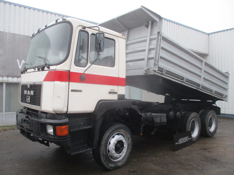 MAN 26 322 ZF Manual , 6x4 , 3 way tipper , Spring suspension - Savivartis sunkvežimis: foto 1 MAN 26 322 ZF Manual , 6x4 , 3 way tipper , Spring suspension - Savivartis sunkvežimis: foto 1