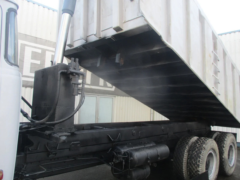 Savivartis sunkvežimis MAN 32.240 , Manual , 6x4 , Tipper truck , Spring suspension: foto 9