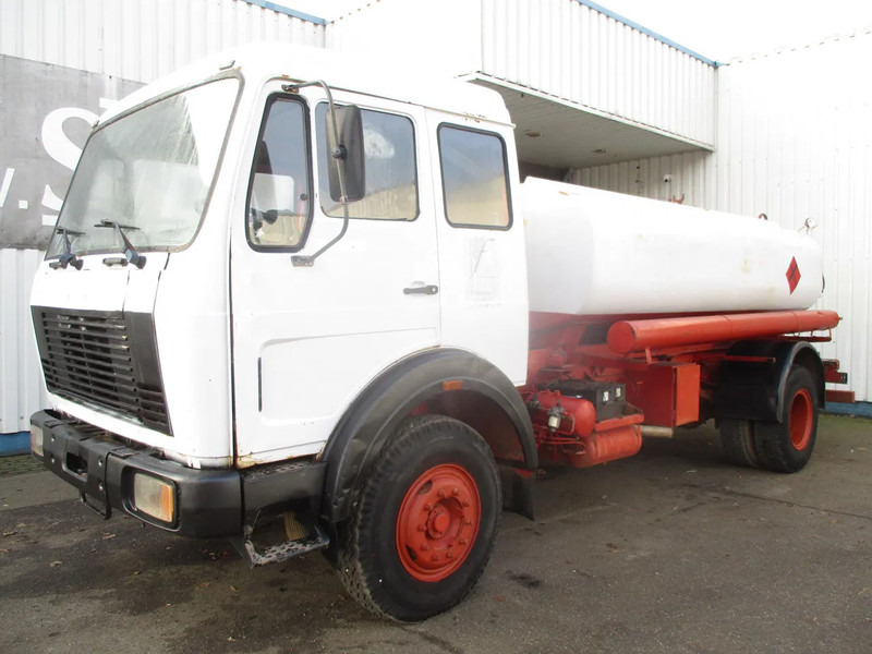 Mercedes-Benz FAP 1620 BD , Fuel truck , 4x2 , Manual , Spring suspension - Autocisterna: foto 1 Mercedes-Benz FAP 1620 BD , Fuel truck , 4x2 , Manual , Spring suspension - Autocisterna: foto 1