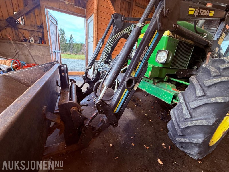 Traktorius 1984 John Deere 1140 4576 timer m/ Pallegafler, Grusskuffe, Snøskuffe, Kjetting: foto 26 Traktorius 1984 John Deere 1140 4576 timer m/ Pallegafler, Grusskuffe, Snøskuffe, Kjetting: foto 26