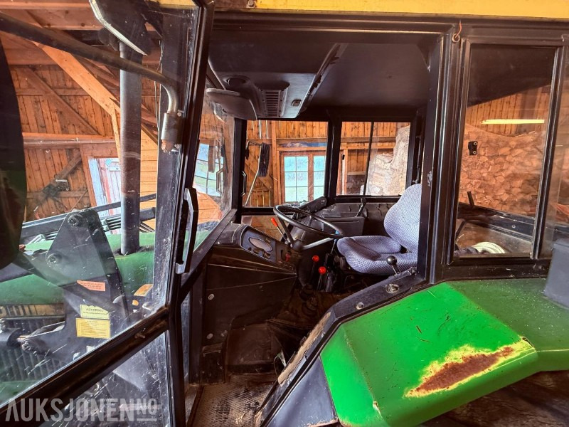 Traktorius 1984 John Deere 1140 4576 timer m/ Pallegafler, Grusskuffe, Snøskuffe, Kjetting: foto 27 Traktorius 1984 John Deere 1140 4576 timer m/ Pallegafler, Grusskuffe, Snøskuffe, Kjetting: foto 27