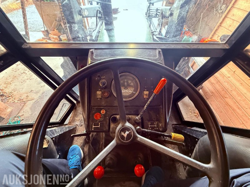 Traktorius 1984 John Deere 1140 4576 timer m/ Pallegafler, Grusskuffe, Snøskuffe, Kjetting: foto 38 Traktorius 1984 John Deere 1140 4576 timer m/ Pallegafler, Grusskuffe, Snøskuffe, Kjetting: foto 38