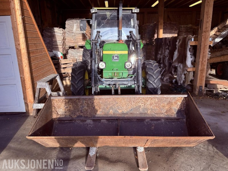 1984 John Deere 1140 4576 timer m/ Pallegafler, Grusskuffe, Snøskuffe, Kjetting - Traktorius: foto 5 1984 John Deere 1140 4576 timer m/ Pallegafler, Grusskuffe, Snøskuffe, Kjetting - Traktorius: foto 5