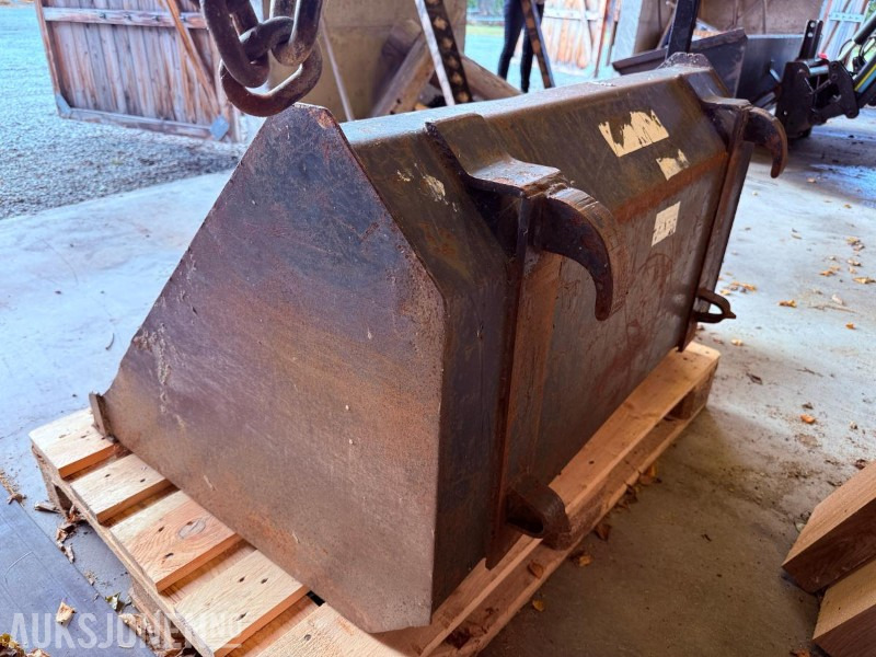 Traktorius 1984 John Deere 1140 4576 timer m/ Pallegafler, Grusskuffe, Snøskuffe, Kjetting: foto 42 Traktorius 1984 John Deere 1140 4576 timer m/ Pallegafler, Grusskuffe, Snøskuffe, Kjetting: foto 42