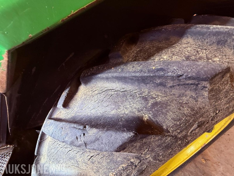 Traktorius 1984 John Deere 1140 4576 timer m/ Pallegafler, Grusskuffe, Snøskuffe, Kjetting: foto 20 Traktorius 1984 John Deere 1140 4576 timer m/ Pallegafler, Grusskuffe, Snøskuffe, Kjetting: foto 20