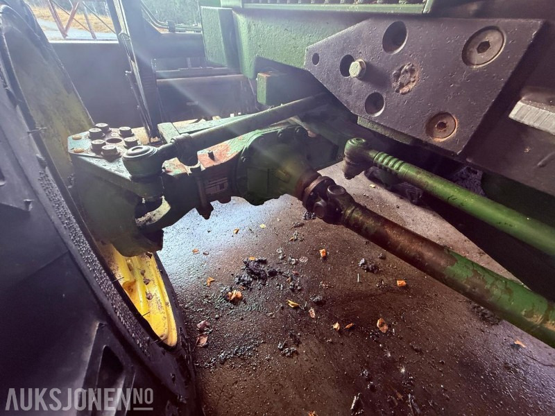Traktorius 1984 John Deere 1140 4576 timer m/ Pallegafler, Grusskuffe, Snøskuffe, Kjetting: foto 23 Traktorius 1984 John Deere 1140 4576 timer m/ Pallegafler, Grusskuffe, Snøskuffe, Kjetting: foto 23