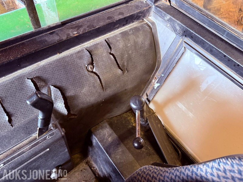 Traktorius 1984 John Deere 1140 4576 timer m/ Pallegafler, Grusskuffe, Snøskuffe, Kjetting: foto 35 Traktorius 1984 John Deere 1140 4576 timer m/ Pallegafler, Grusskuffe, Snøskuffe, Kjetting: foto 35