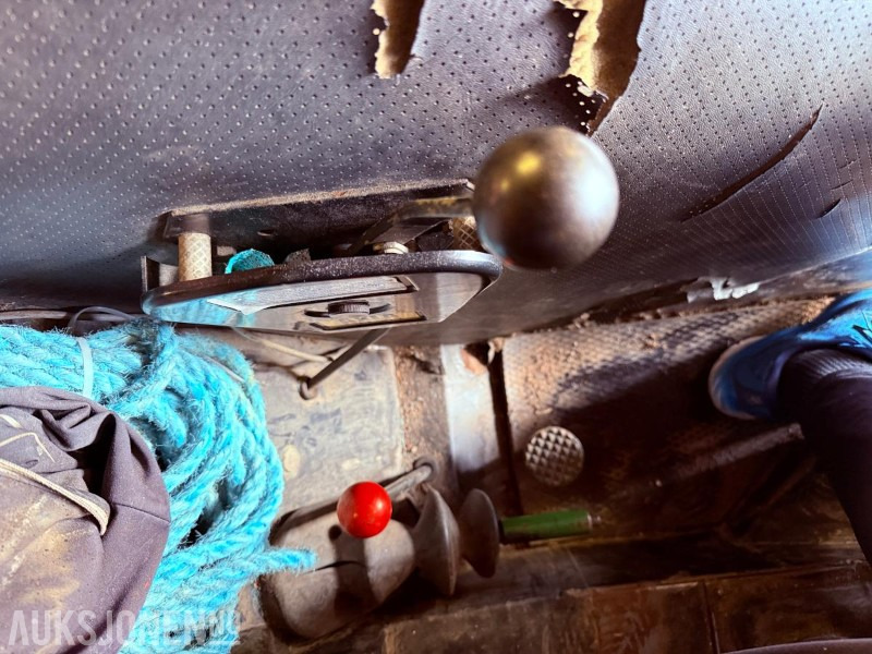 Traktorius 1984 John Deere 1140 4576 timer m/ Pallegafler, Grusskuffe, Snøskuffe, Kjetting: foto 36 Traktorius 1984 John Deere 1140 4576 timer m/ Pallegafler, Grusskuffe, Snøskuffe, Kjetting: foto 36