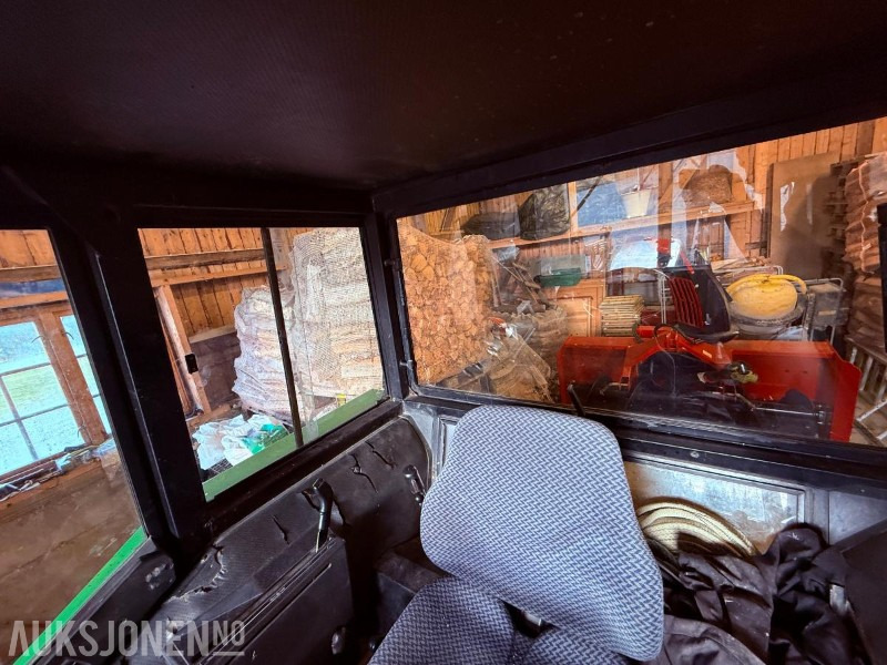 Traktorius 1984 John Deere 1140 4576 timer m/ Pallegafler, Grusskuffe, Snøskuffe, Kjetting: foto 29 Traktorius 1984 John Deere 1140 4576 timer m/ Pallegafler, Grusskuffe, Snøskuffe, Kjetting: foto 29