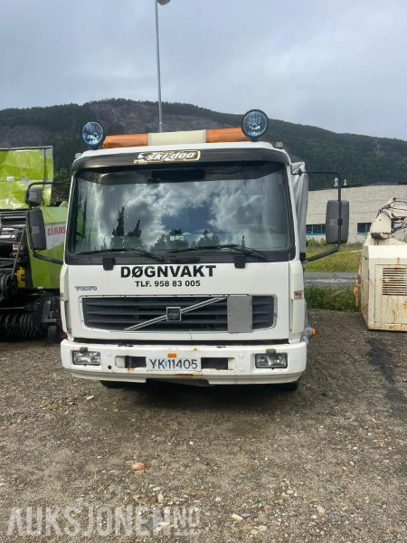 2000 Volvo FL 608 - Verkstedbil med kompressor som drives av en bensinmotor. - Platforminis/ Bortinis sunkvežimis: foto 2 2000 Volvo FL 608 - Verkstedbil med kompressor som drives av en bensinmotor. - Platforminis/ Bortinis sunkvežimis: foto 2