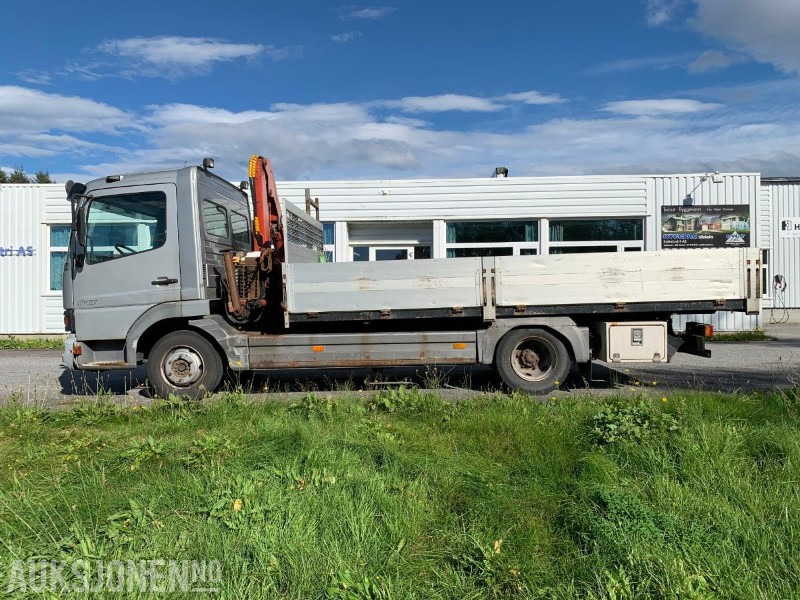 2001 Mercedes-Benz 817L/36AT - 7500 kg - Liten lastebil med kran - Platforminis/ Bortinis sunkvežimis, Sunkvežimis su kranu: foto 5 2001 Mercedes-Benz 817L/36AT - 7500 kg - Liten lastebil med kran - Platforminis/ Bortinis sunkvežimis, Sunkvežimis su kranu: foto 5