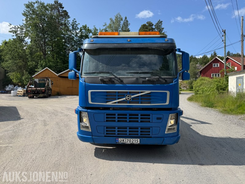 2004 Volvo FM9 containerløfter / liftbil – 15 tonn - Nuožulnaus pakėlimo ant platformos sunkvežimis: foto 2 2004 Volvo FM9 containerløfter / liftbil – 15 tonn - Nuožulnaus pakėlimo ant platformos sunkvežimis: foto 2
