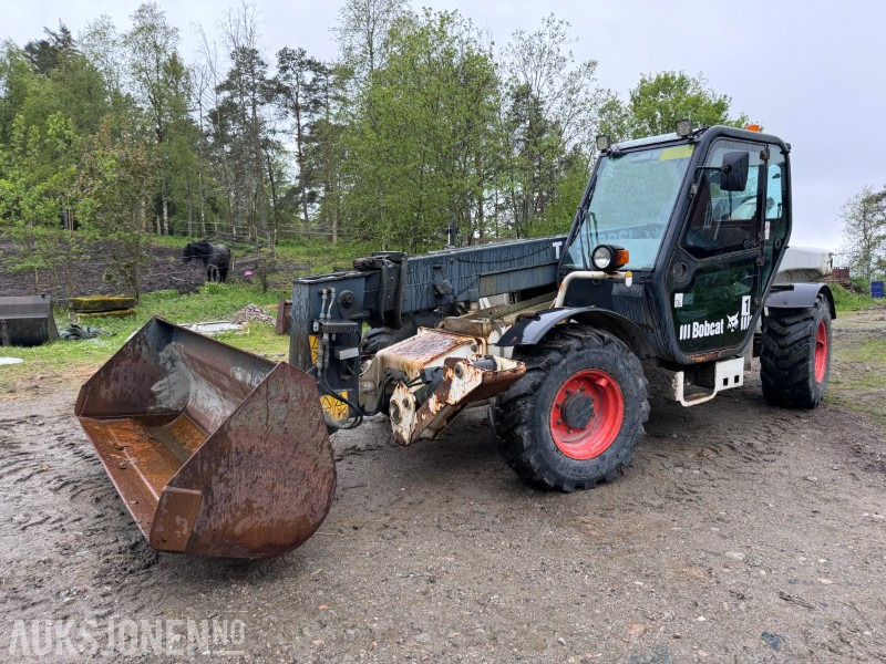2005 Bobcat T35120SL Teleskoptruck / Teleskoplaster - 4x4x4 - avvatringssylinder - Støttelabber - Hydraulisk redskapslås - Jibb - Skuffe - 2 stk pallegafler - Teleskopinis krautuvas: foto 1 2005 Bobcat T35120SL Teleskoptruck / Teleskoplaster - 4x4x4 - avvatringssylinder - Støttelabber - Hydraulisk redskapslås - Jibb - Skuffe - 2 stk pallegafler - Teleskopinis krautuvas: foto 1