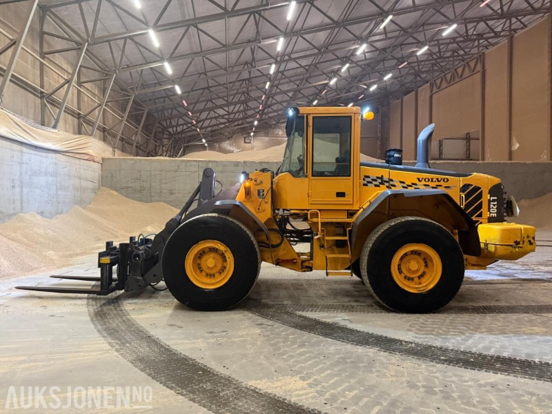 2006 Volvo L120E HJULLASTER M/STOR SNØSKUFF SENTRALSMØRING 3.FUNKSJON. - Ratinis krautuvas: foto 1 2006 Volvo L120E HJULLASTER M/STOR SNØSKUFF SENTRALSMØRING 3.FUNKSJON. - Ratinis krautuvas: foto 1