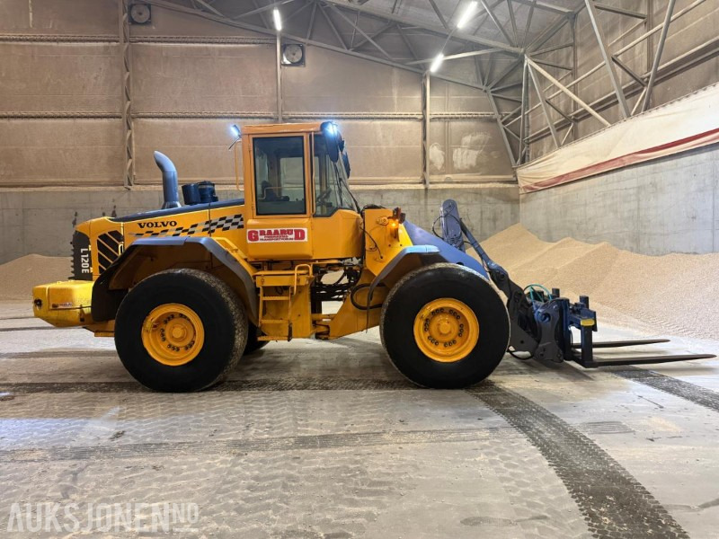 2006 Volvo L120E HJULLASTER M/STOR SNØSKUFF SENTRALSMØRING 3.FUNKSJON. - Ratinis krautuvas: foto 2 2006 Volvo L120E HJULLASTER M/STOR SNØSKUFF SENTRALSMØRING 3.FUNKSJON. - Ratinis krautuvas: foto 2