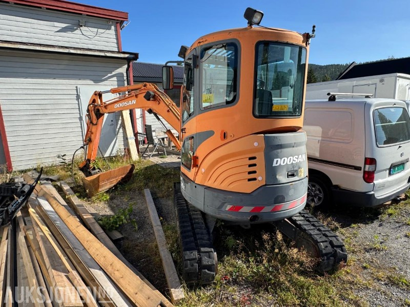 2007 Doosan DX35Z gravemaskin med tilt og pusseskuffe / rep objekt / 1729 timer - Ekskavatorius: foto 3 2007 Doosan DX35Z gravemaskin med tilt og pusseskuffe / rep objekt / 1729 timer - Ekskavatorius: foto 3