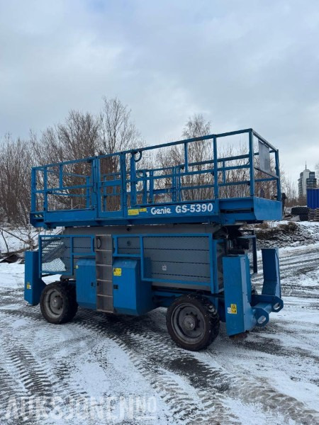 2007 Genie 5390 SAKSELIFT - 2707 Timer - Kėlimo platforma: foto 1 2007 Genie 5390 SAKSELIFT - 2707 Timer - Kėlimo platforma: foto 1