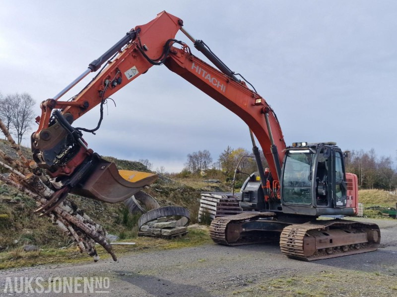 2009 Hitachi ZX225USLC-3 Beltegraver m/GPS/Rototilt med klype/3 skuffer, 12800 timer - Ekskavatorius: foto 1 2009 Hitachi ZX225USLC-3 Beltegraver m/GPS/Rototilt med klype/3 skuffer, 12800 timer - Ekskavatorius: foto 1
