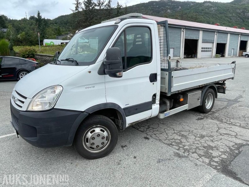 2009 Iveco Daily lastebil med 3-veis tipp - 3 seter - krok - 185707 km. - Savivartis sunkvežimis: foto 3 2009 Iveco Daily lastebil med 3-veis tipp - 3 seter - krok - 185707 km. - Savivartis sunkvežimis: foto 3