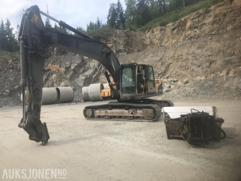 2009 Volvo EC210CL modell, Sentralsmøring, Rototil, pusse skuffe, byttet understell 1.000 timer siden, 15.500 arbeidstimer - Ekskavatorius: foto 2 2009 Volvo EC210CL modell, Sentralsmøring, Rototil, pusse skuffe, byttet understell 1.000 timer siden, 15.500 arbeidstimer - Ekskavatorius: foto 2