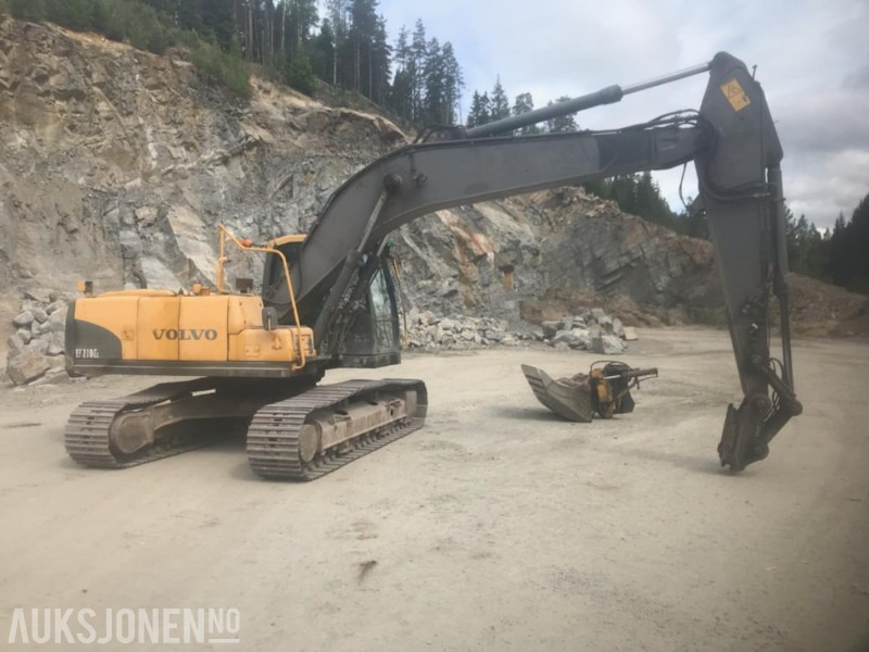 2009 Volvo EC210CL modell, Sentralsmøring, Rototil, pusse skuffe, byttet understell 1.000 timer siden, 15.500 arbeidstimer - Ekskavatorius: foto 1 2009 Volvo EC210CL modell, Sentralsmøring, Rototil, pusse skuffe, byttet understell 1.000 timer siden, 15.500 arbeidstimer - Ekskavatorius: foto 1