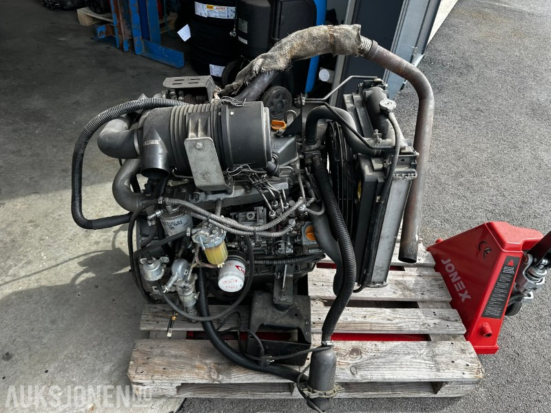 2010 Yanmar 4TNV84T-GGEH - Statybinė įranga: foto 1 2010 Yanmar 4TNV84T-GGEH - Statybinė įranga: foto 1