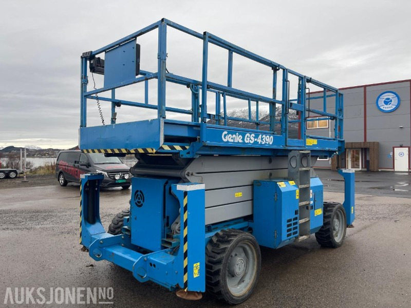 2011 Genie GS 4390 Sakselift, 1698 timer - Kėlimo platforma: foto 1 2011 Genie GS 4390 Sakselift, 1698 timer - Kėlimo platforma: foto 1