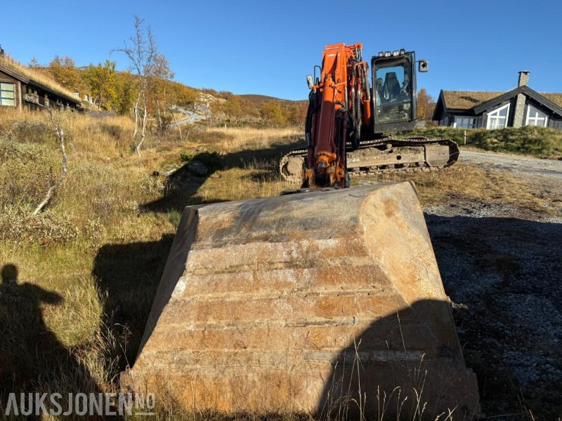 2013 Hitachi Zaxis 210LC - Ekskavatorius: foto 3 2013 Hitachi Zaxis 210LC - Ekskavatorius: foto 3