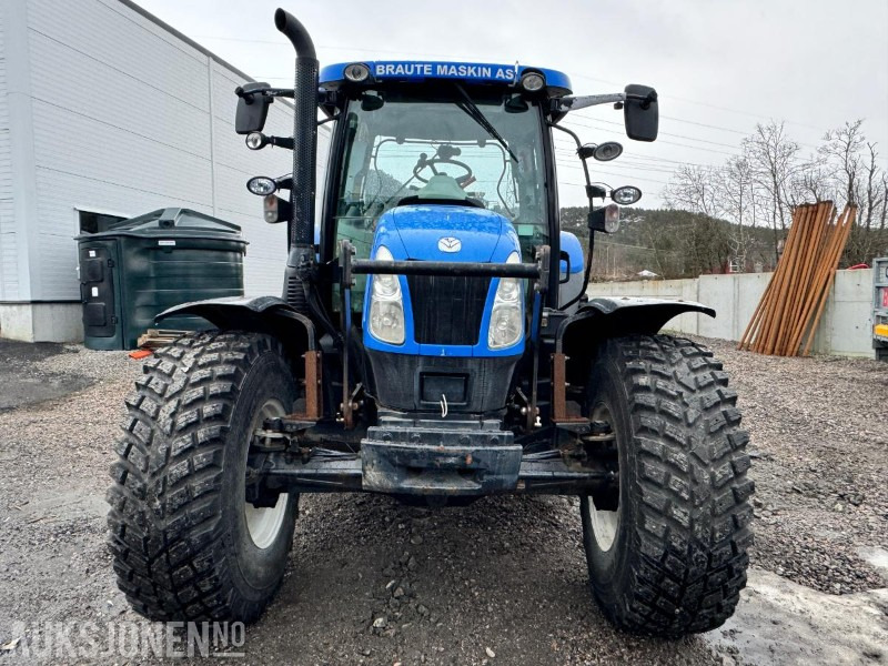 2013 New Holland T6.160 - Frontlaster - 1 skuffe - Triangel og toppstag - TRI piggdekk og landbruksdekk - Traktorius: foto 2 2013 New Holland T6.160 - Frontlaster - 1 skuffe - Triangel og toppstag - TRI piggdekk og landbruksdekk - Traktorius: foto 2