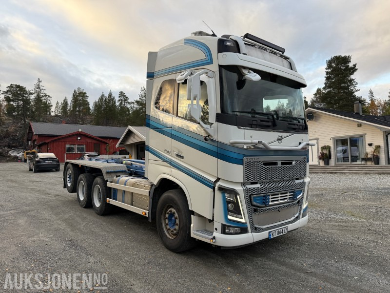 2013 Volvo FH16 750 8X4 - 430 000km - Krokbil - Kran hydraulikk - Brøyteplate - Hook-lift sunkvežimis: foto 3 2013 Volvo FH16 750 8X4 - 430 000km - Krokbil - Kran hydraulikk - Brøyteplate - Hook-lift sunkvežimis: foto 3