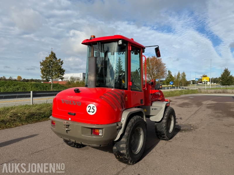2013 Volvo L30B-Z7X Hjullaster - 6650kg - Ryggekamera - Universalskuff - Pallegafler - Ratinis krautuvas: foto 5 2013 Volvo L30B-Z7X Hjullaster - 6650kg - Ryggekamera - Universalskuff - Pallegafler - Ratinis krautuvas: foto 5