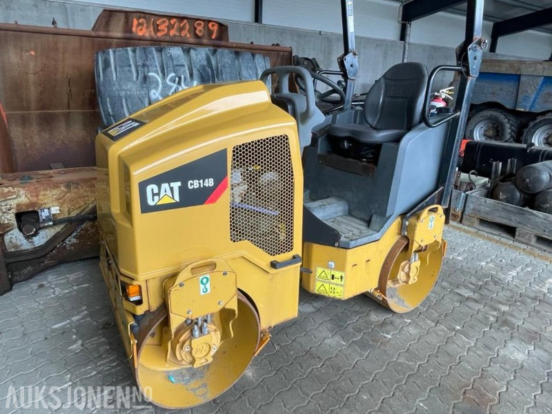 2015 Cat CB14B - 1,5 tonns universalvals med 900 mm (35”) tandemvibrasjonstromler. - Volas: foto 2 2015 Cat CB14B - 1,5 tonns universalvals med 900 mm (35”) tandemvibrasjonstromler. - Volas: foto 2