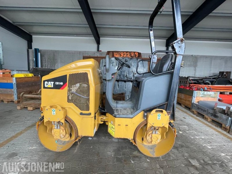 2015 Cat CB14B - 1,5 tonns universalvals med 900 mm (35”) tandemvibrasjonstromler. - Volas: foto 1 2015 Cat CB14B - 1,5 tonns universalvals med 900 mm (35”) tandemvibrasjonstromler. - Volas: foto 1