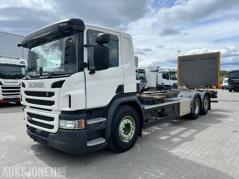2016 Scania P410 containerbil, lav km, EU, 411 hk, baklem, automat - Konteineris-vežimus/ Sukeisti kūną sunkvežimis: foto 1 2016 Scania P410 containerbil, lav km, EU, 411 hk, baklem, automat - Konteineris-vežimus/ Sukeisti kūną sunkvežimis: foto 1
