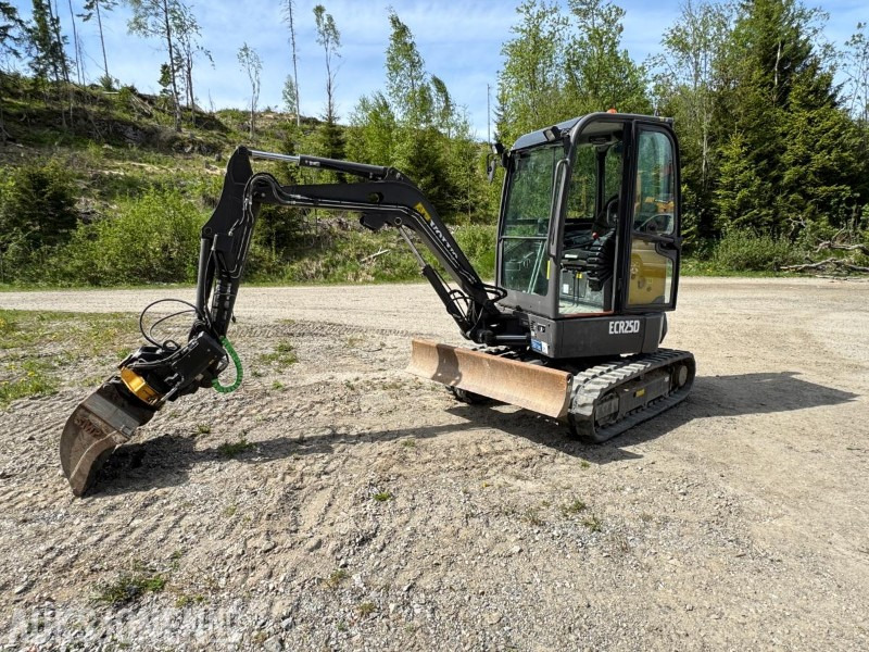2017 Volvo ECR25D m/Engcon tiltrotator, SE-klype, 3 skuffer, vibroplate, 891 timer, Minigraver - Mini ekskavatorius: foto 2 2017 Volvo ECR25D m/Engcon tiltrotator, SE-klype, 3 skuffer, vibroplate, 891 timer, Minigraver - Mini ekskavatorius: foto 2