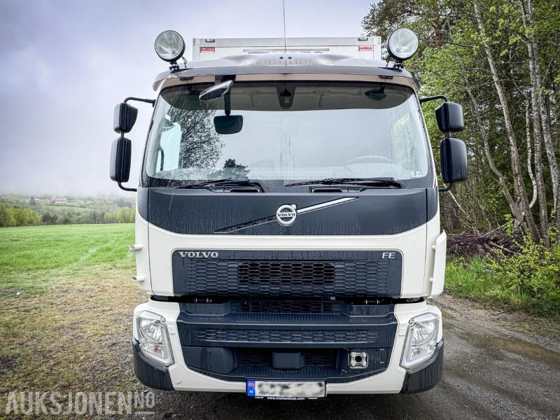 2017 Volvo FE - 320 - Distribusjons lastebil med bakløft - Gått kun 264.000 km - Furgonas sunkvežimis: foto 2 2017 Volvo FE - 320 - Distribusjons lastebil med bakløft - Gått kun 264.000 km - Furgonas sunkvežimis: foto 2