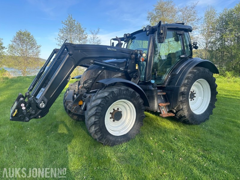 2019 Valtra N174 med frontlaster og mye utstyr - Traktorius: foto 1 2019 Valtra N174 med frontlaster og mye utstyr - Traktorius: foto 1