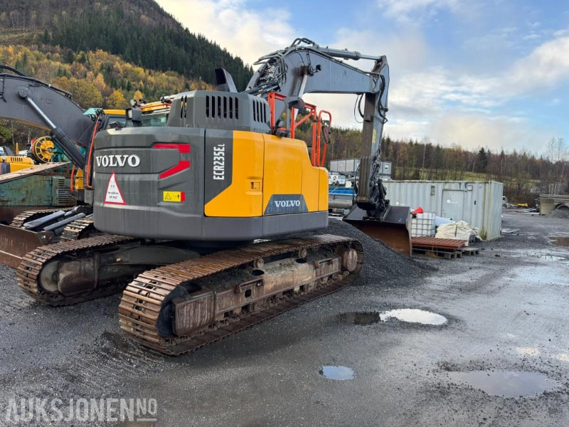 2020 Volvo ECR 235EL Gravemaskin - S70 feste - Pusskuffe - Sentralsmøring - bunkringspumpe - Tiltrotator - Pusskuffe - Sertifisert - Ekskavatorius: foto 2 2020 Volvo ECR 235EL Gravemaskin - S70 feste - Pusskuffe - Sentralsmøring - bunkringspumpe - Tiltrotator - Pusskuffe - Sertifisert - Ekskavatorius: foto 2