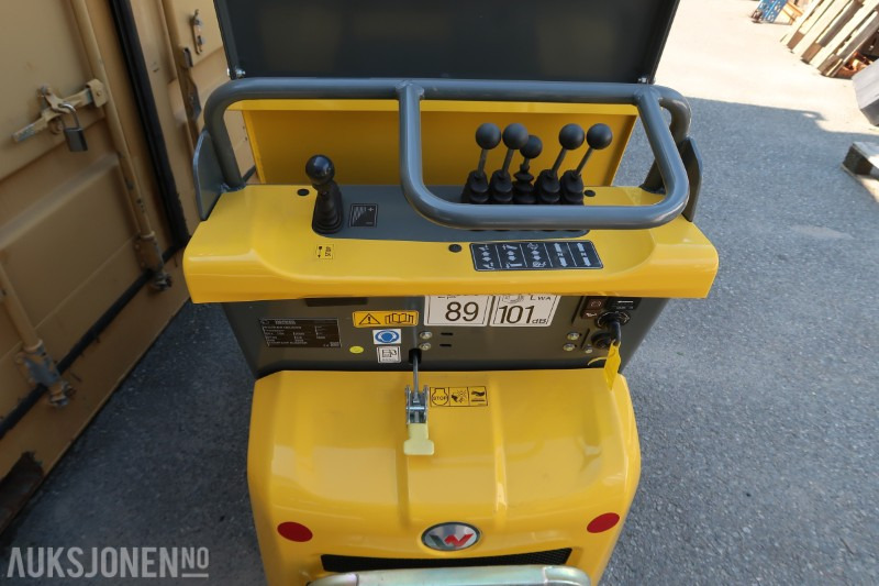 2023 Wacker Neuson DT05 beltedumper med selvlaster - kun 3 timer - Savivartis: foto 5 2023 Wacker Neuson DT05 beltedumper med selvlaster - kun 3 timer - Savivartis: foto 5