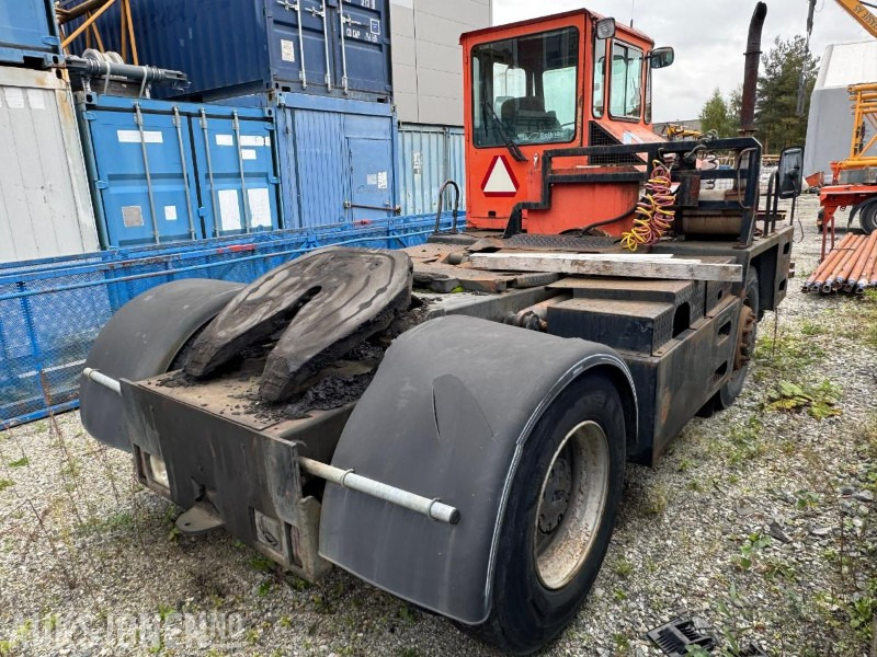 BOLLNAS 304T terminaltraktor / Rep.objekt - Statybinė įranga: foto 4 BOLLNAS 304T terminaltraktor / Rep.objekt - Statybinė įranga: foto 4