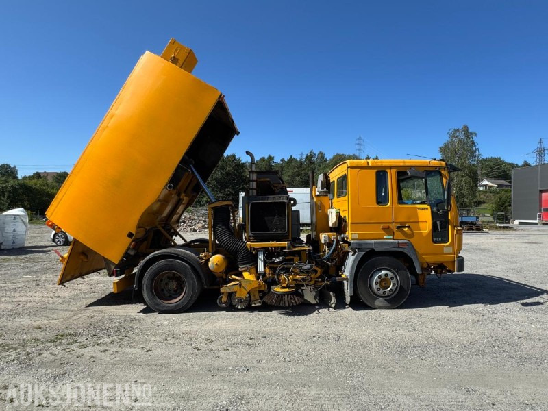 1998 Volvo FL614 feiebil m/ Johnston-Beam S5000 | 135 965 km | 4 638 t | Automat - Komunalinė/ Specializuota technika: foto 3 1998 Volvo FL614 feiebil m/ Johnston-Beam S5000 | 135 965 km | 4 638 t | Automat - Komunalinė/ Specializuota technika: foto 3